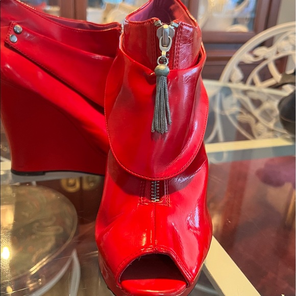Candy Apple Red Peep-Toe Ankle booties - Picture 3 of 7